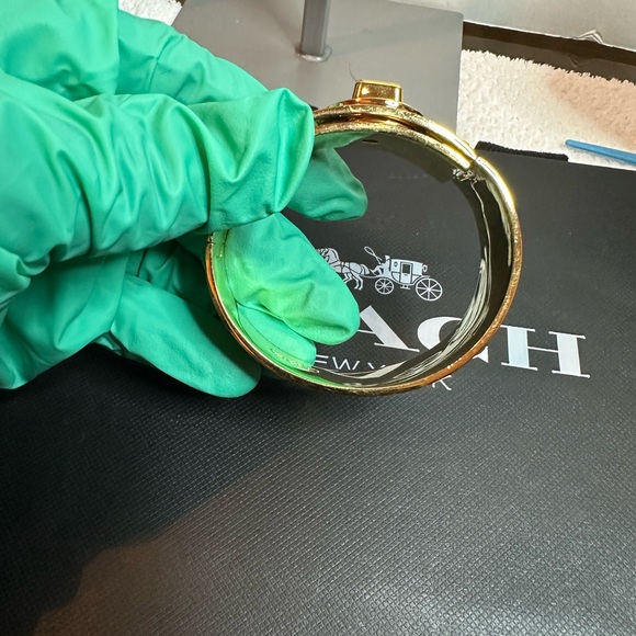 Coach opening turnlock Hinged Bracelet - Picture 8 of 9